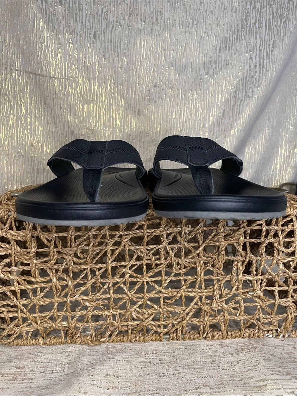 Reef Men's Black Perforated Comfort Flip Flops Sz 9 Mint!